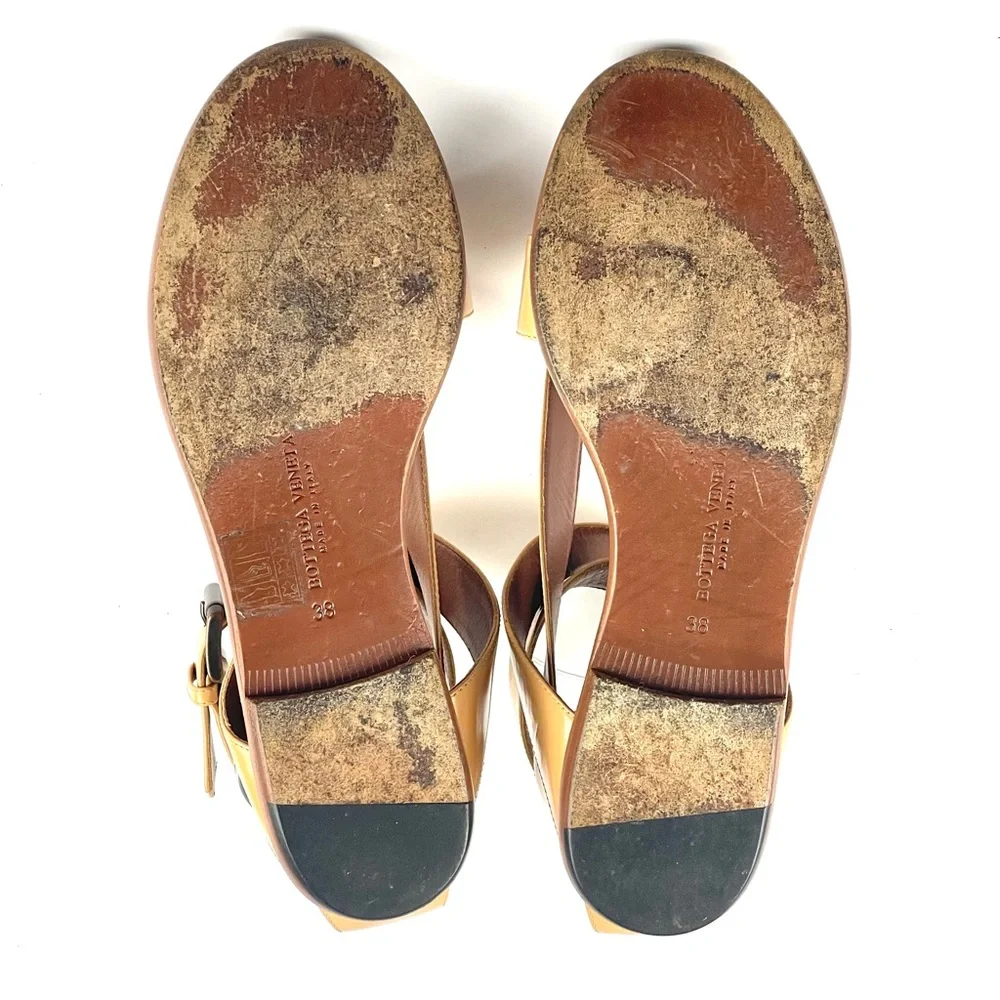 Bottega Veneta Beige Leather V Strap Flat Sandals Size 38 (7US) - Picture 9 of 13